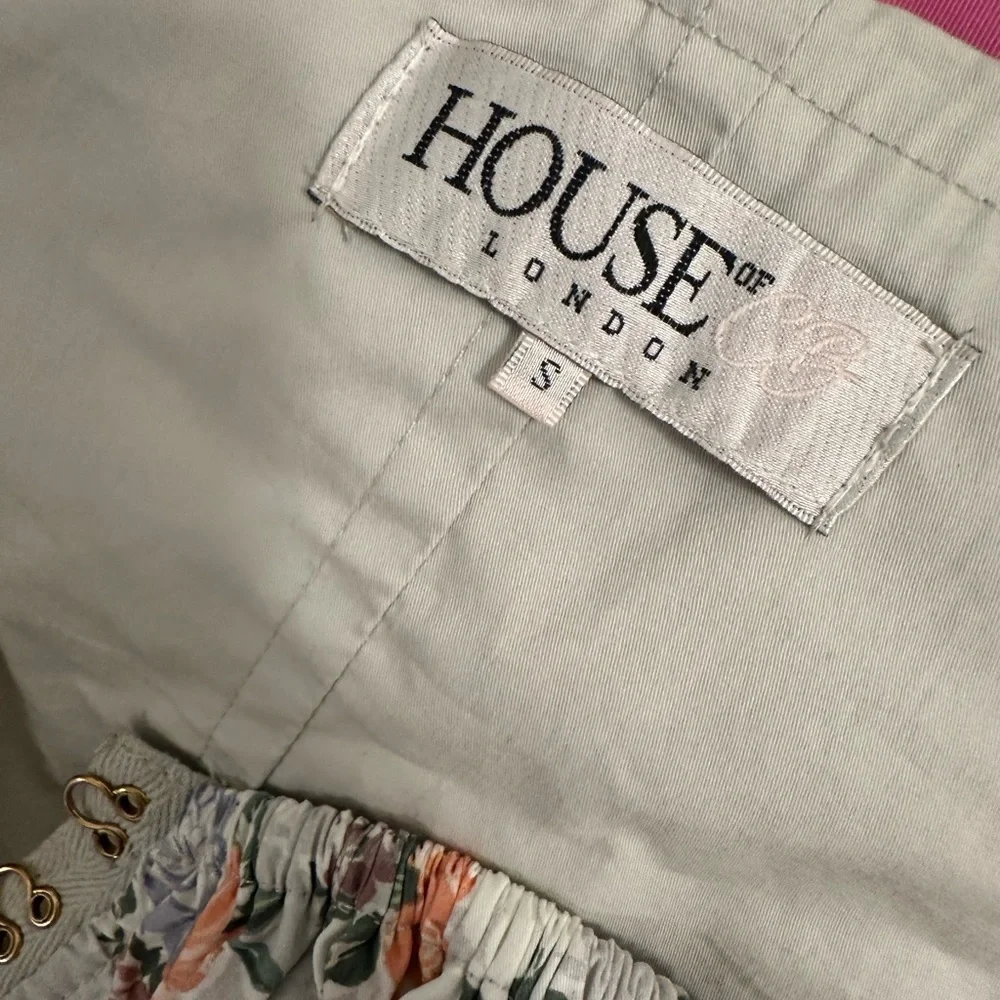 Cap sleeve floral house of London crop top sz S summery light chic peasant top - Picture 3 of 4